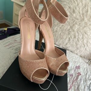 Dream Pairs Glittery Rose Gold Heels